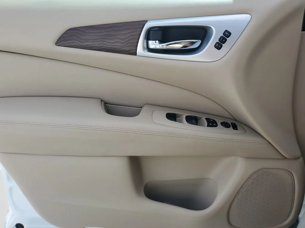 Used 2019 White Nissan Platinum image 19