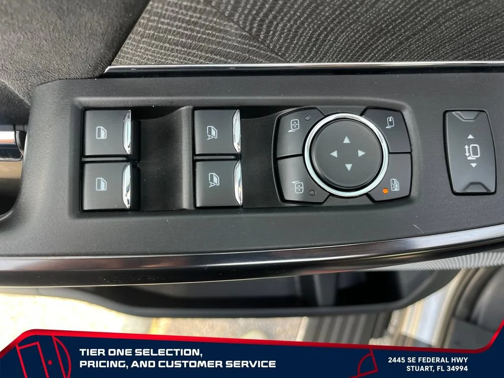 Used 2022  Ford XL image 12