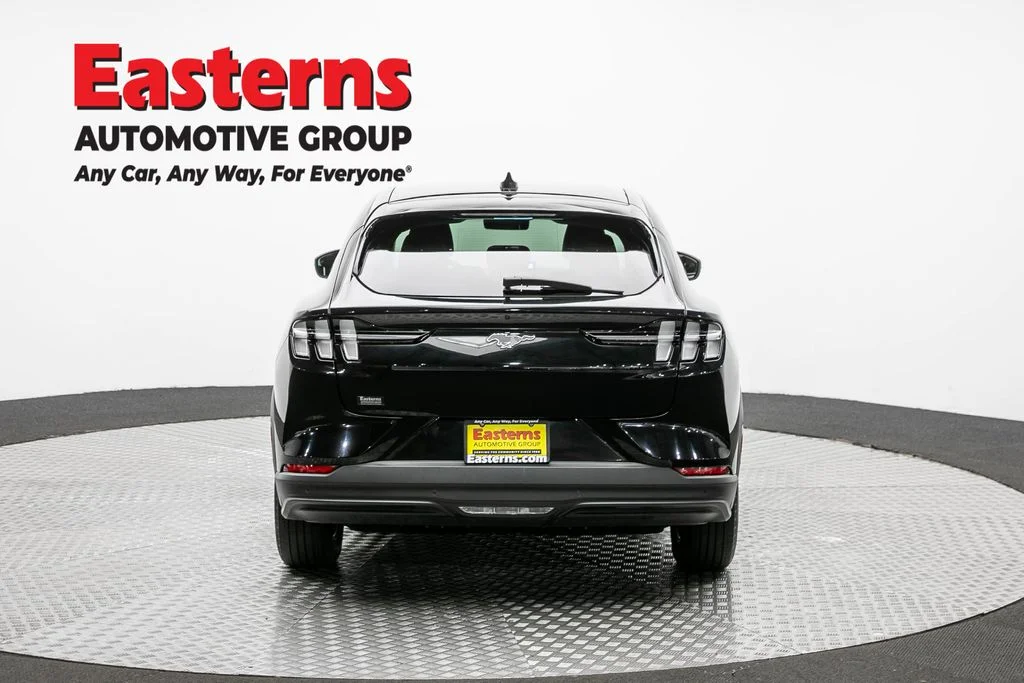 Used 2021 Black Ford Select image 6