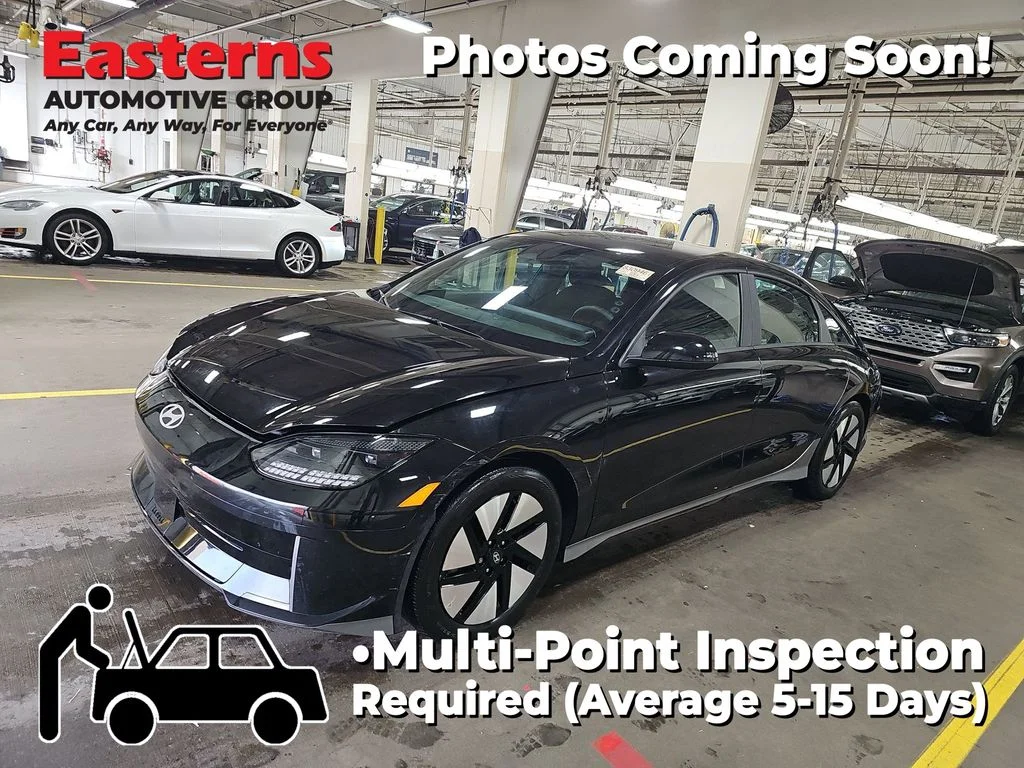 Used 2024 Black Hyundai SE image 1