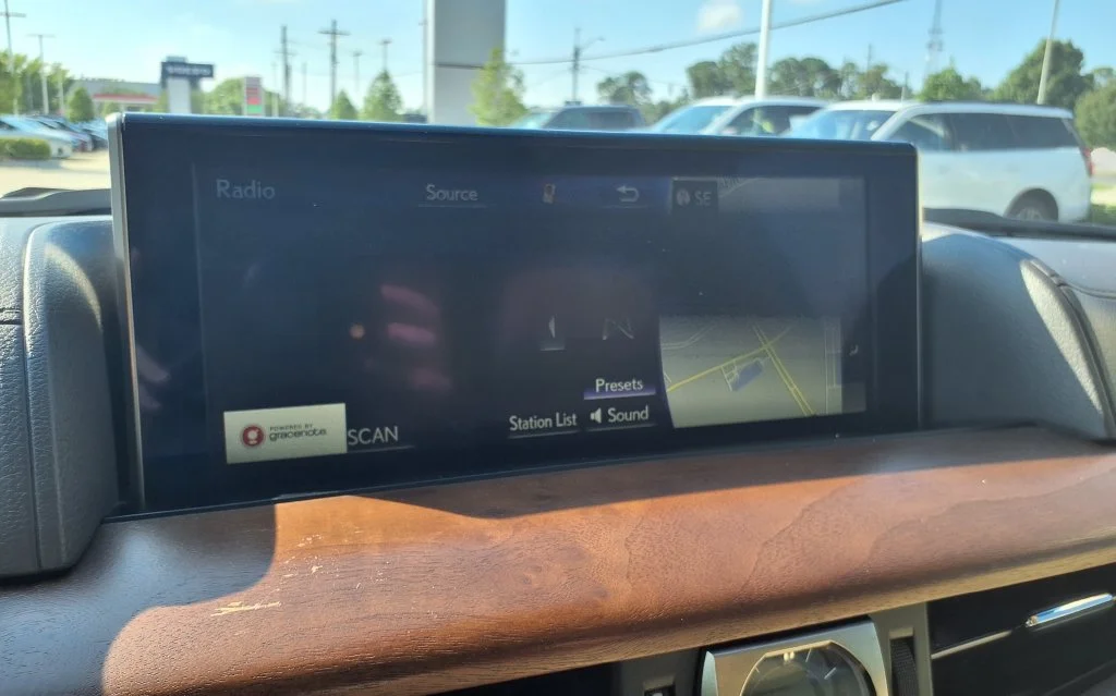 Used 2021 White Lexus 570 image 30