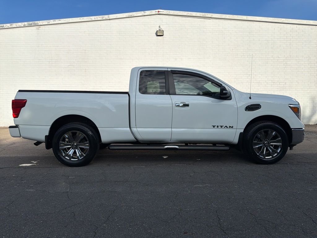 2017 Nissan Titan SV 4X4 King Cab's photo