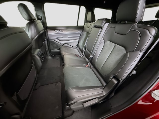 New 2026 Velvet Red Pearl-Coat Exterior Paint Jeep Altitude image 23