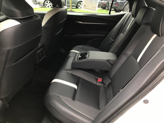 Certified Used 2025 Ice Cap Toyota SE image 23