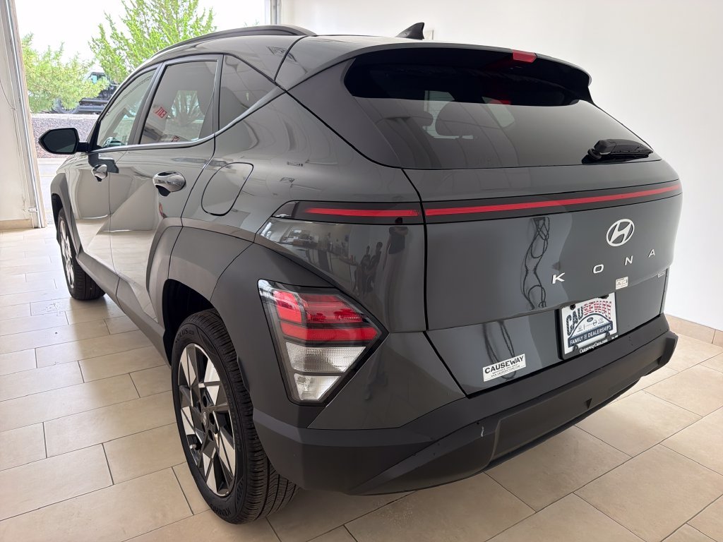Used 2025 Gray Hyundai SEL image 5