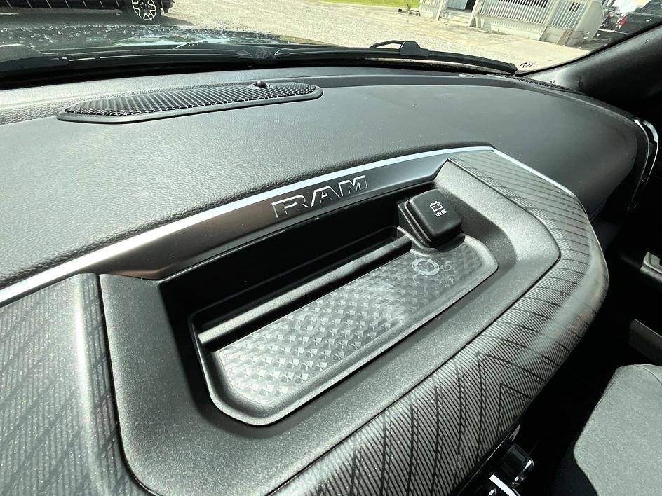 New 2026 Diamond Black Crystal Pearl-Coat Exterior Paint RAM Big Horn/Lone Star image 20
