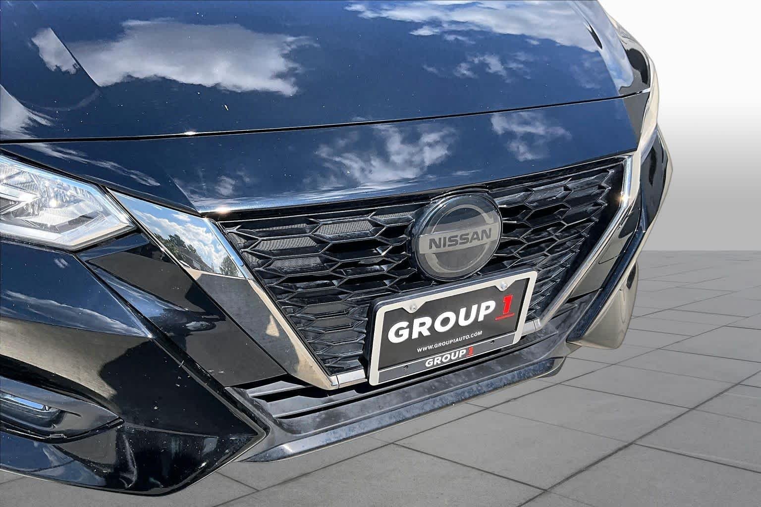 Used 2022 Super Black Nissan SR image 27