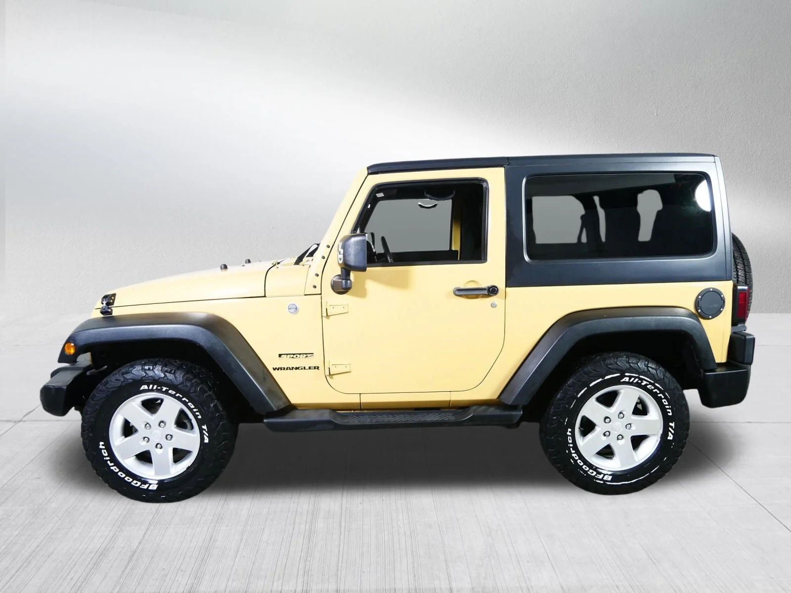 Used 2013 Dune Jeep Sport image 4