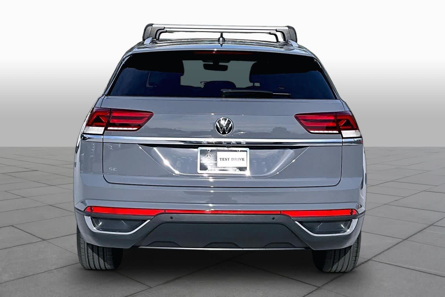 Used 2022 Pure Gray Volkswagen 2.0T SE w/Technology image 5