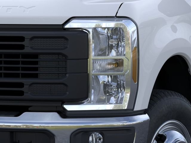 New 2026 Oxford White Ford F-350® XL image 18