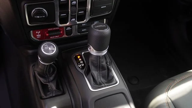 New 2026 Black Clear-Coat Exterior Paint Jeep Mojave X image 24