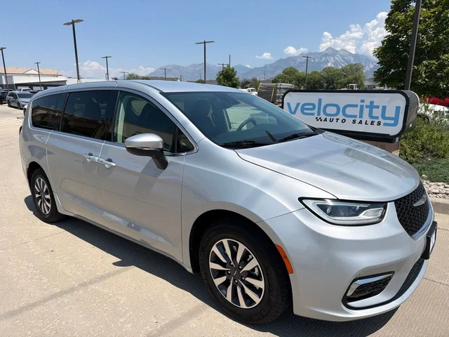2023 Chrysler Pacifica Hybrid Touring L