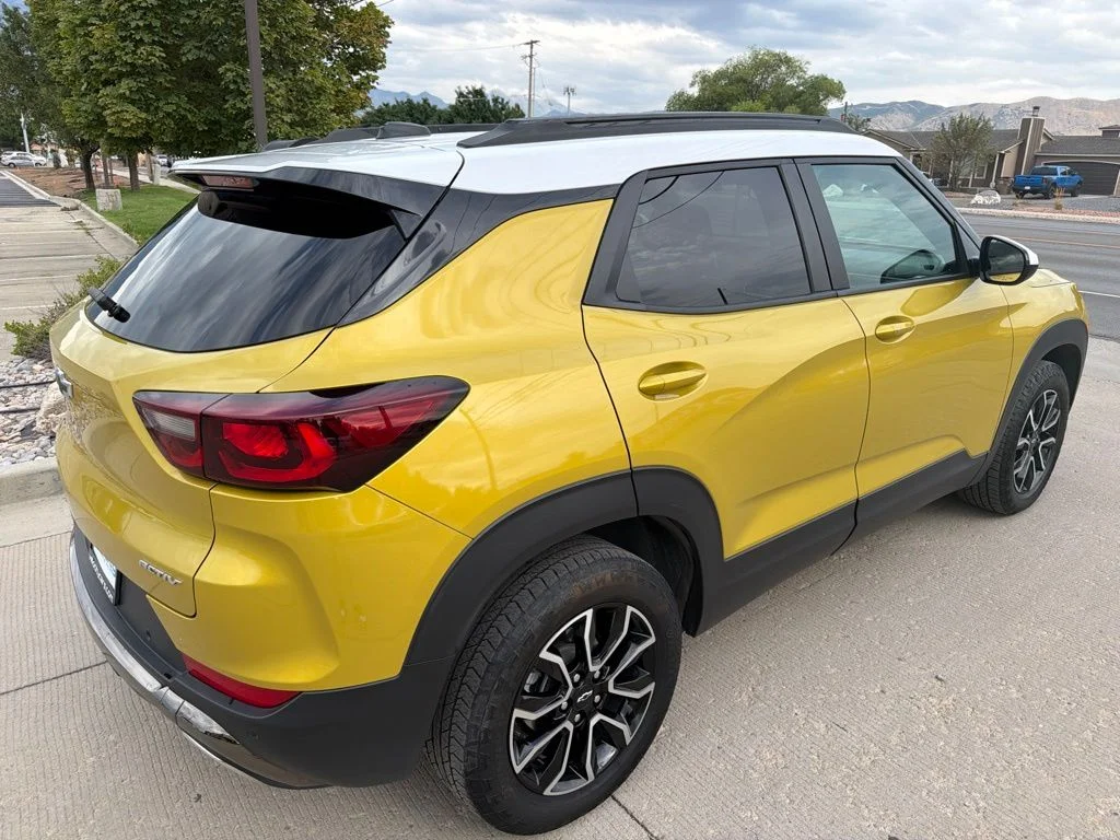 Used 2025 Yellow Chevrolet ACTIV image 3
