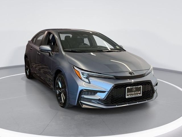 Used 2025  Toyota SE image 3