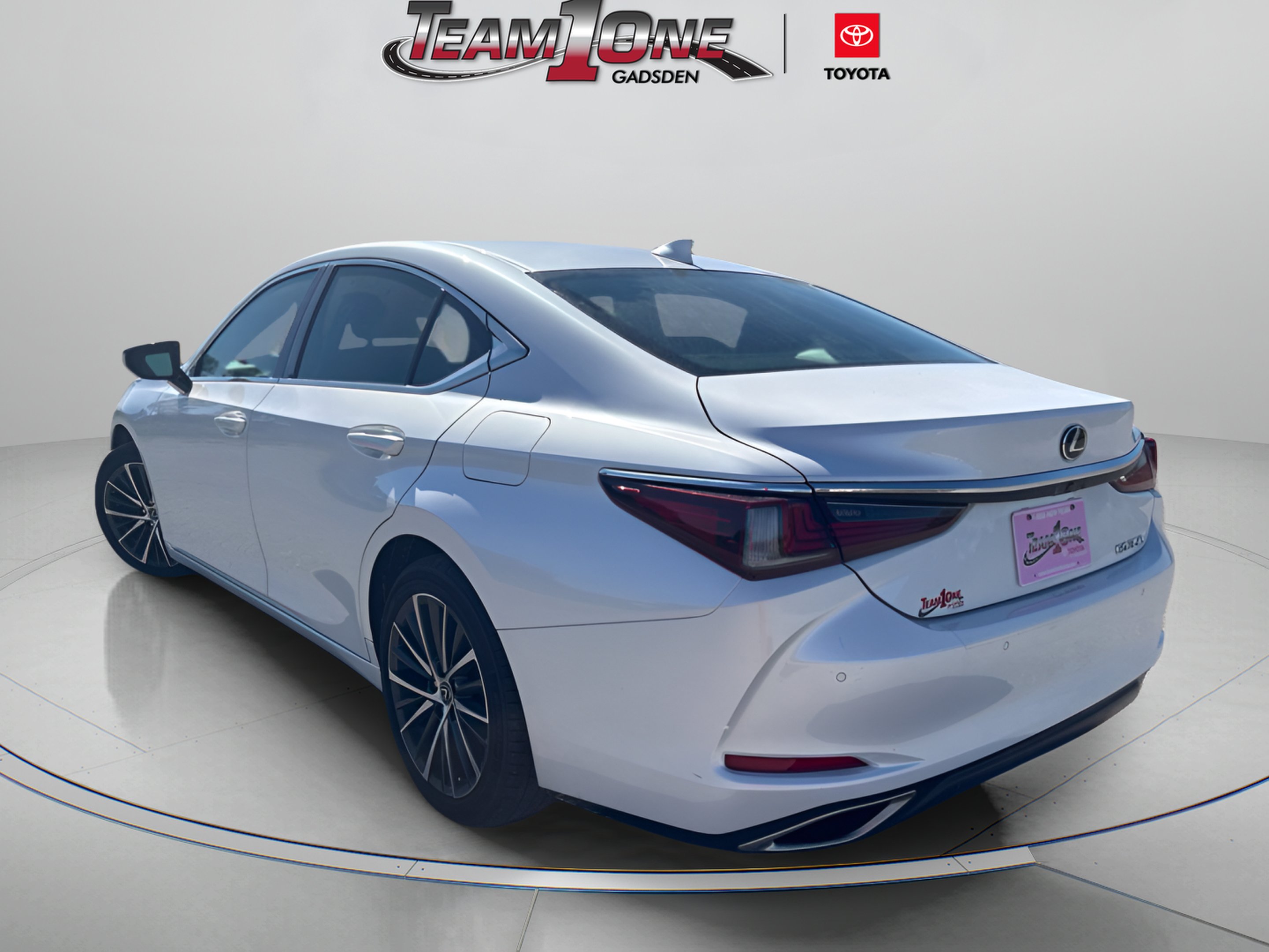 Used 2022 White Pearl Lexus ES 350 image 4