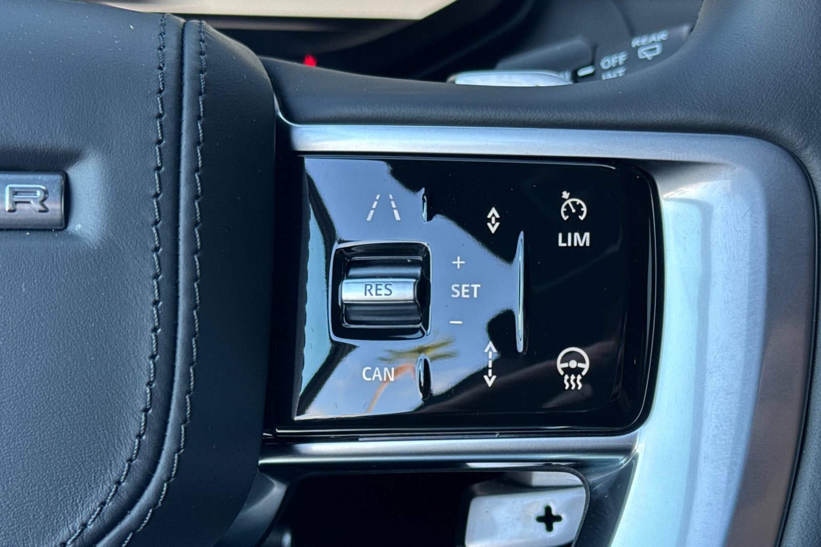 New 2026 Fuji White Land Rover SE image 29