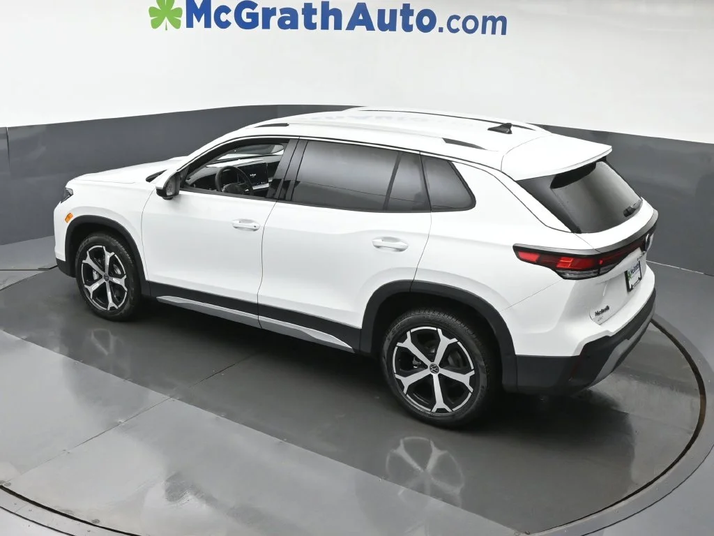 New 2026 White/off-white Volkswagen SE image 23