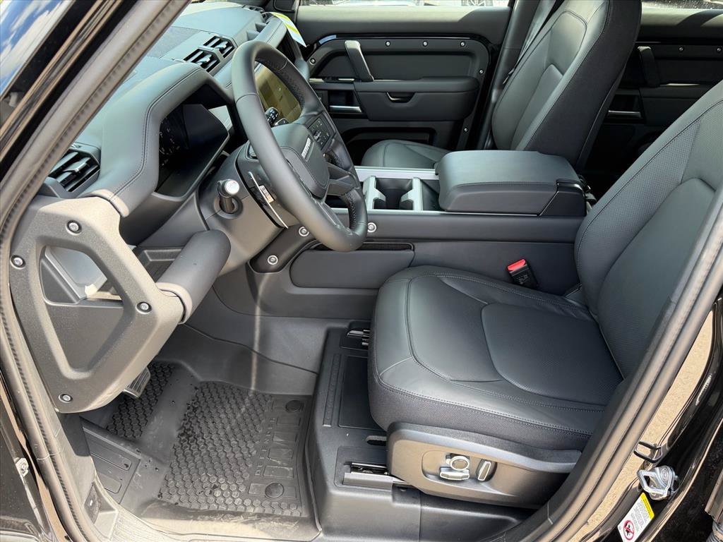 New 2026 Santorini Black Metallic Land Rover V8 image 10