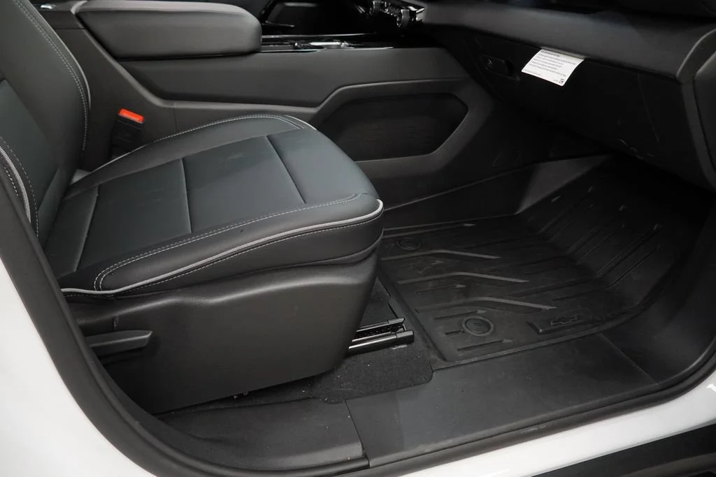 New 2026 Summit White Chevrolet LT - Extended Range image 28