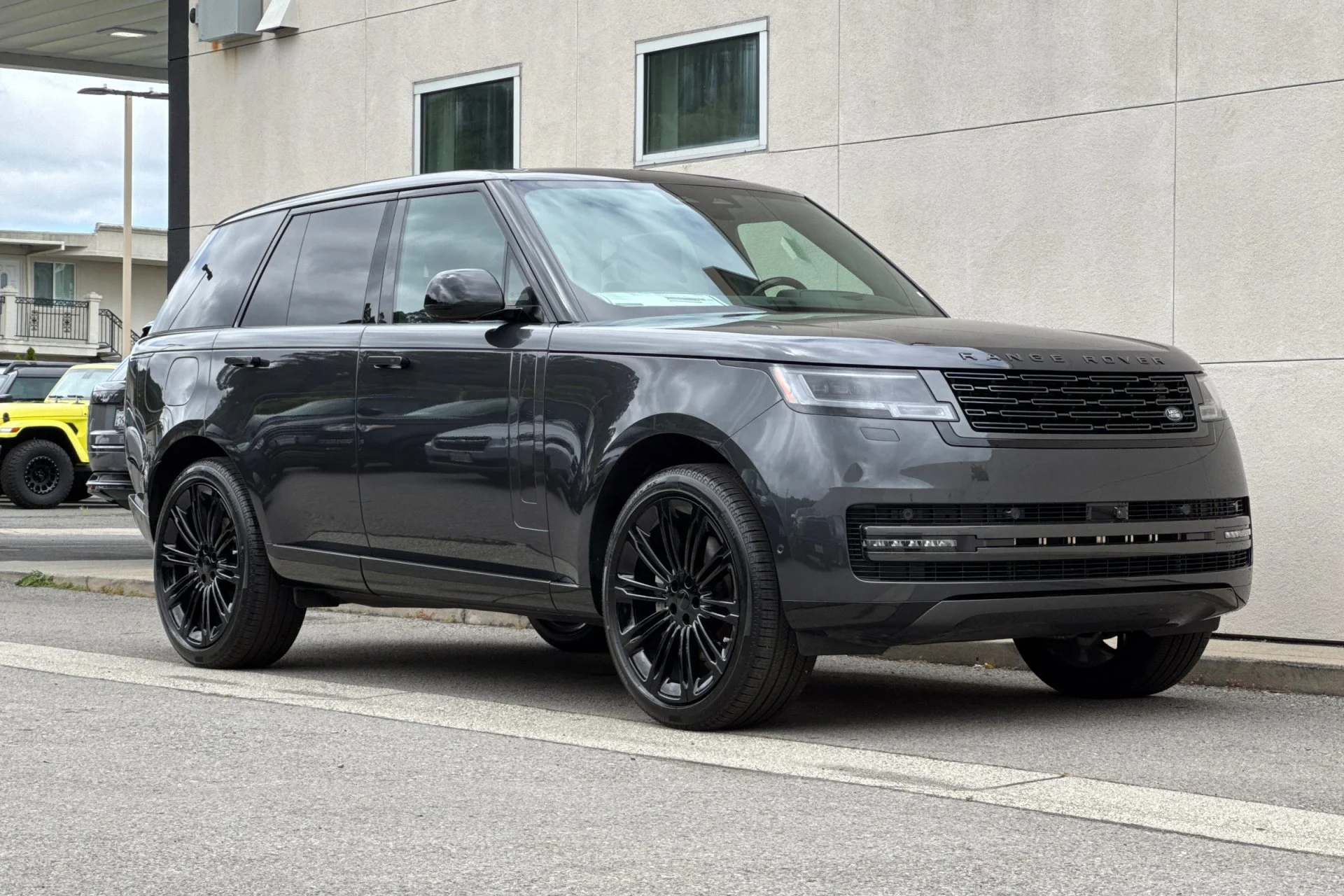 New 2026 Carpathian Grey Land Rover SE image 9