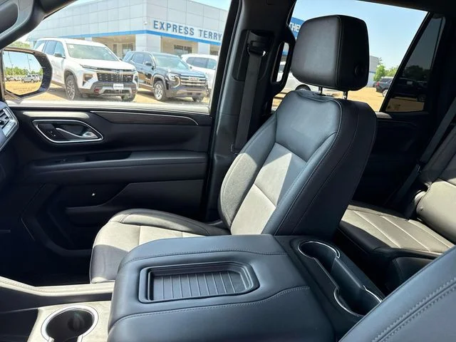 Used 2024 Black Chevrolet Z71 image 30