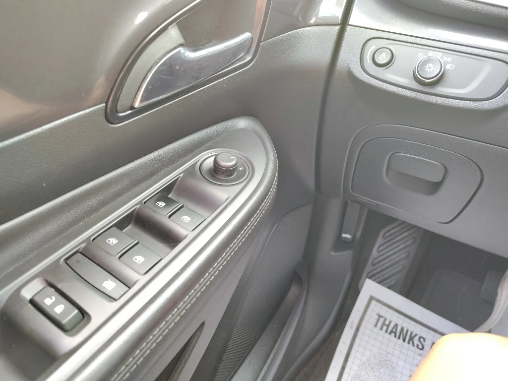 Used 2021 Summit White Buick Preferred image 11