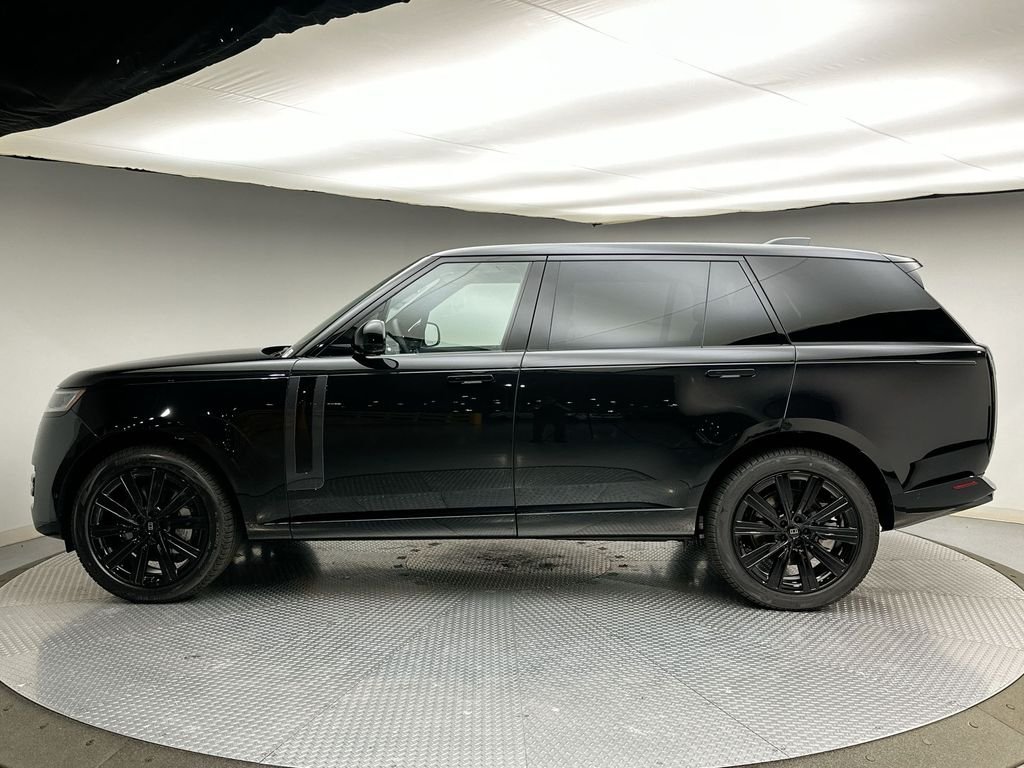 New 2027 Santorini Black Metallic Land Rover SE image 2