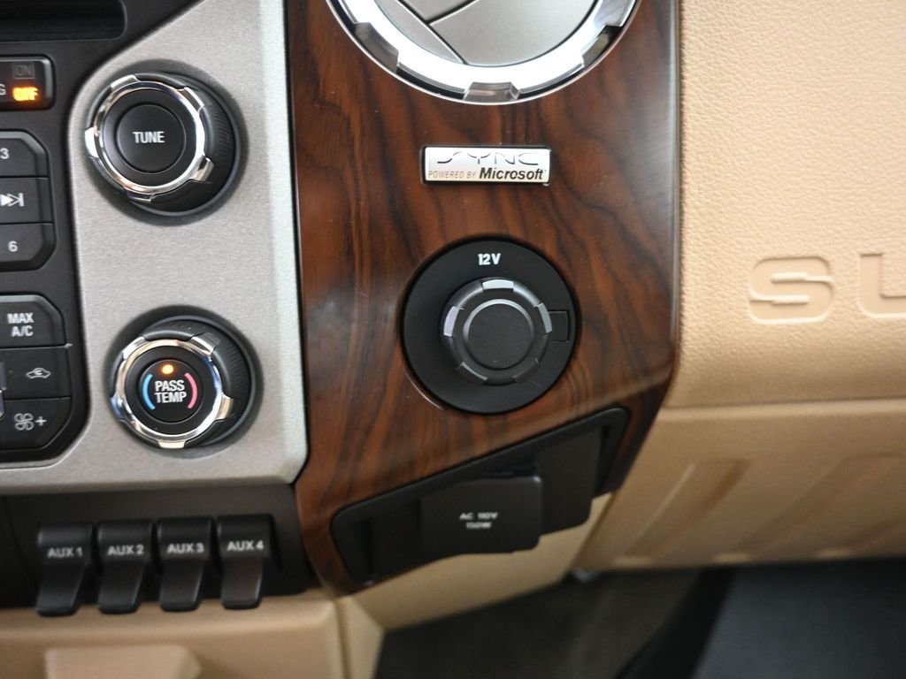 Used 2013 White Ford Lariat image 18