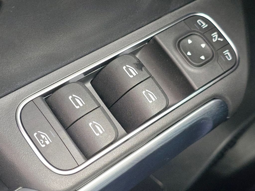 New 2026 Night Black Mercedes-Benz GLB 250 image 28