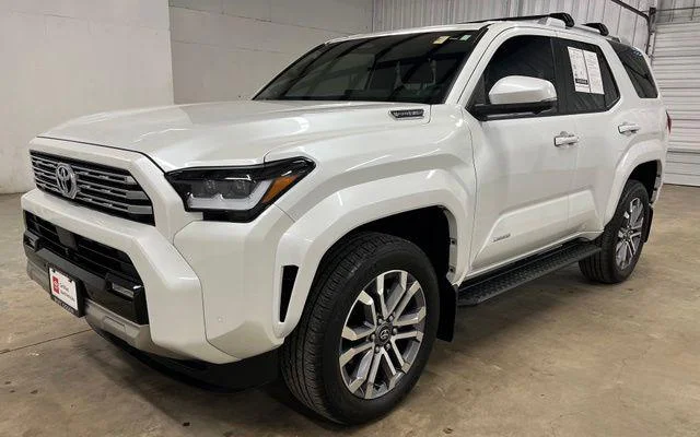 Used 2025 WIND CHILL PEARL Toyota  image 3