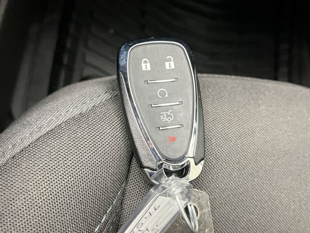 Used 2021 Iridescent Pearl Tricoat Chevrolet LT image 27