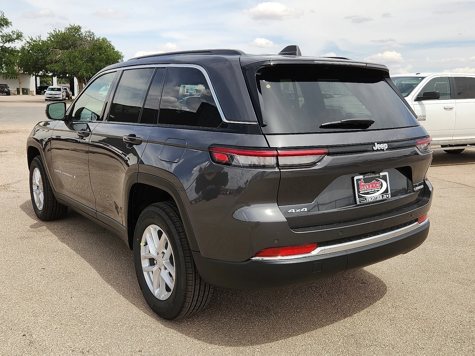 New 2026 Baltic Gray Metallic Clear-Coat  Paint Jeep LAREDO 4X4 image 3