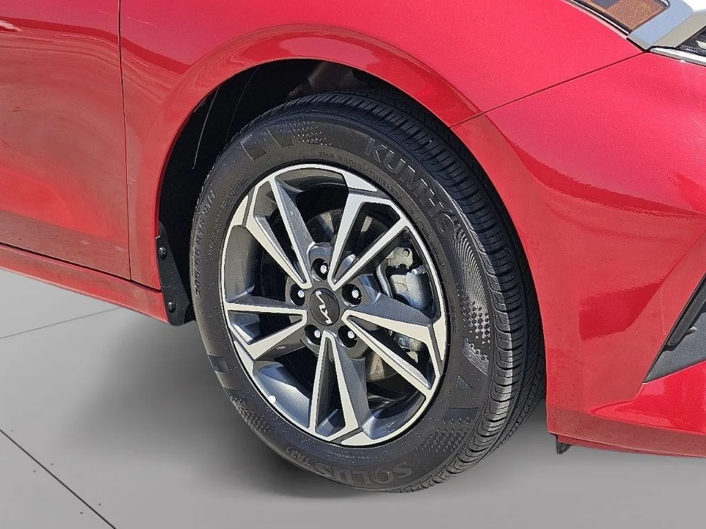 Used 2022 Red Kia LXS image 9