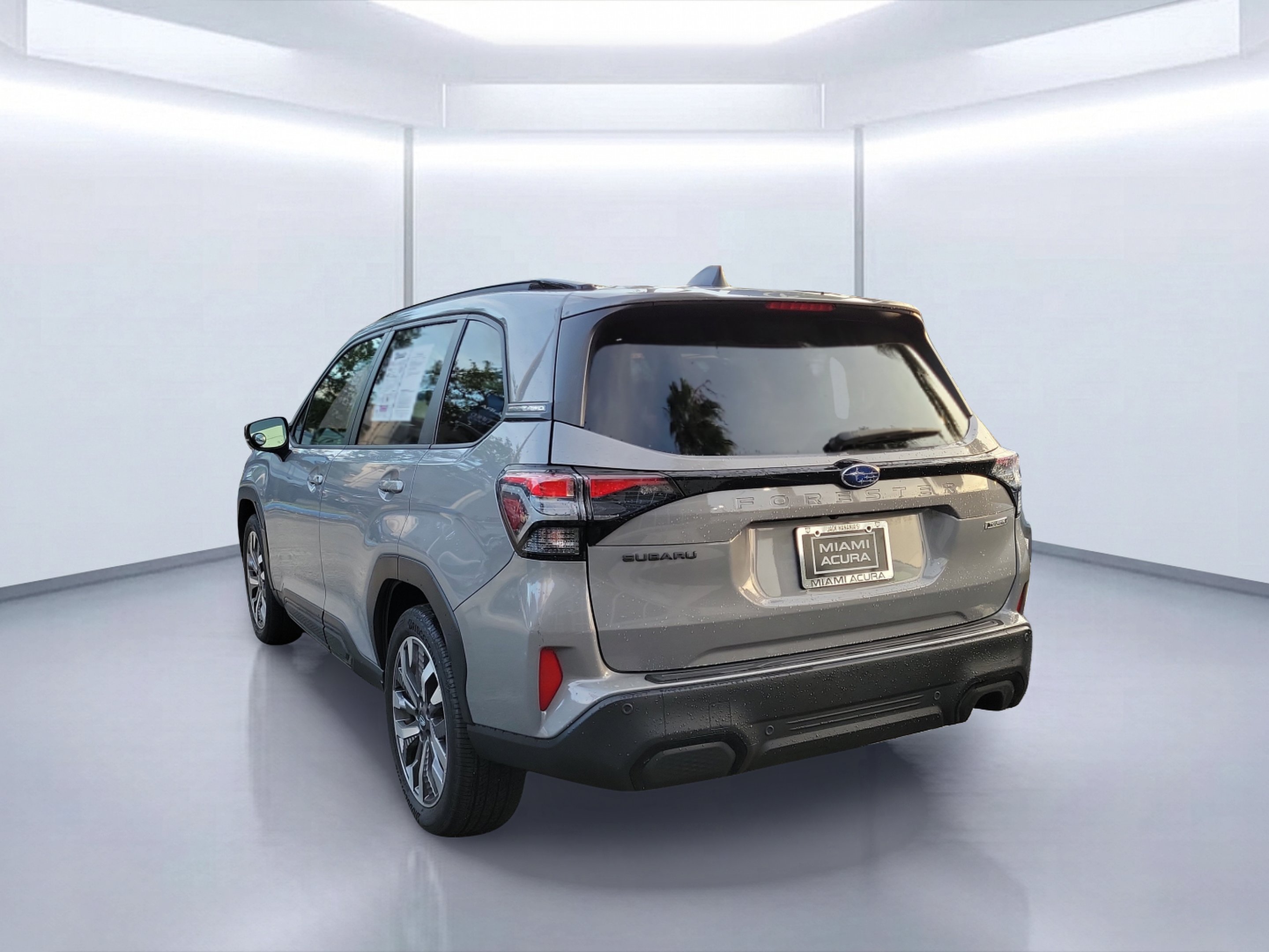 Used 2025 River Rock Pearl Subaru Touring image 3