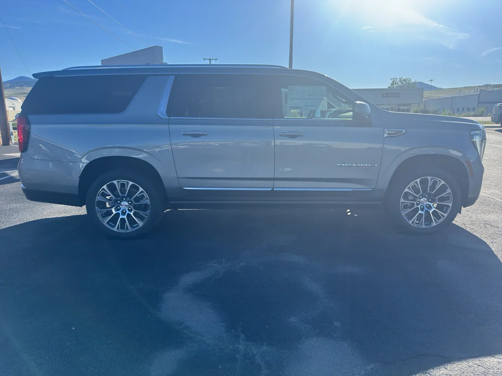 2026 GMC Yukon XL Denali - Photo 10