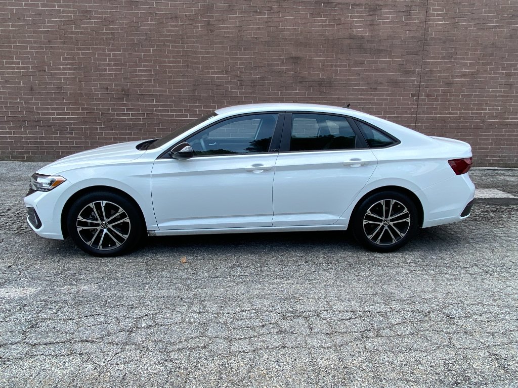 Used 2023 Pure White Volkswagen Sport image 3
