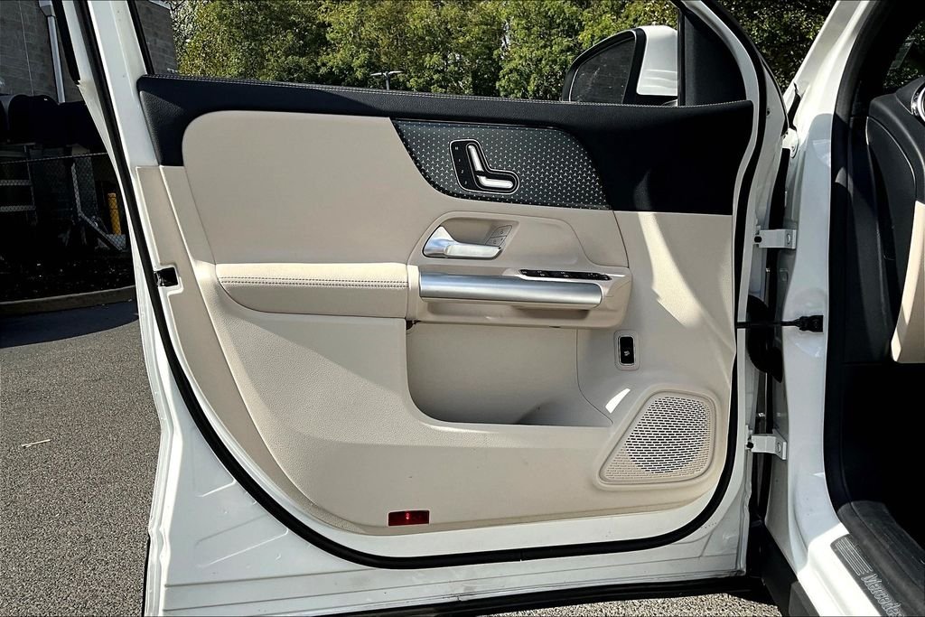 Certified Used 2025 White Mercedes-Benz GLA 250 image 18