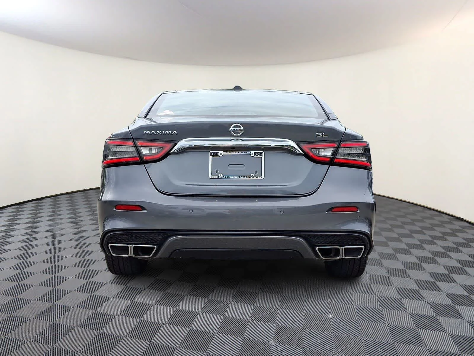 Used 2019 Gun Metallic Nissan SL image 6