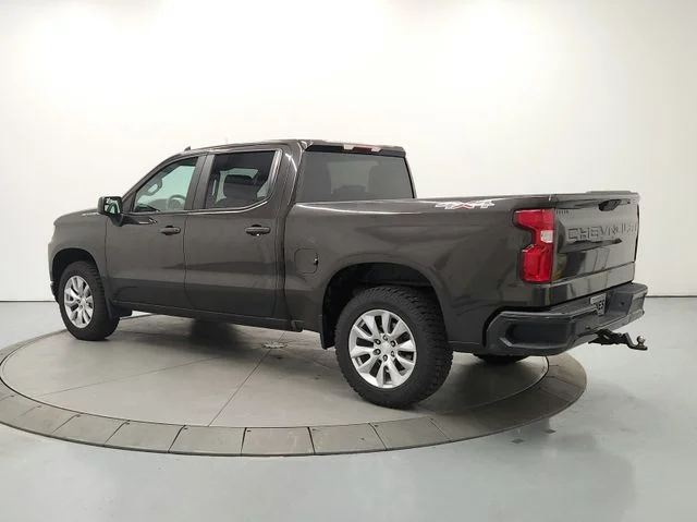 Used 2021 Brown Chevrolet Custom image 5