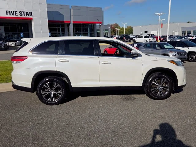Used 2019 White Toyota LE image 15