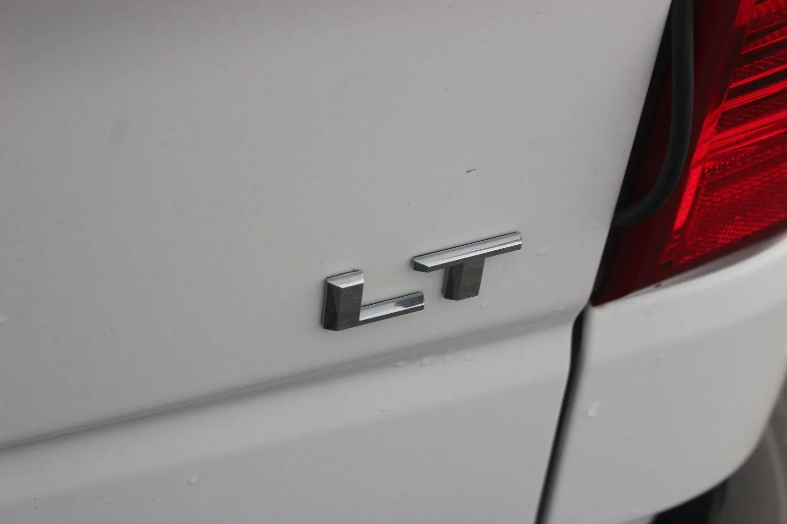 Used 2025 Summit White Chevrolet LT image 12
