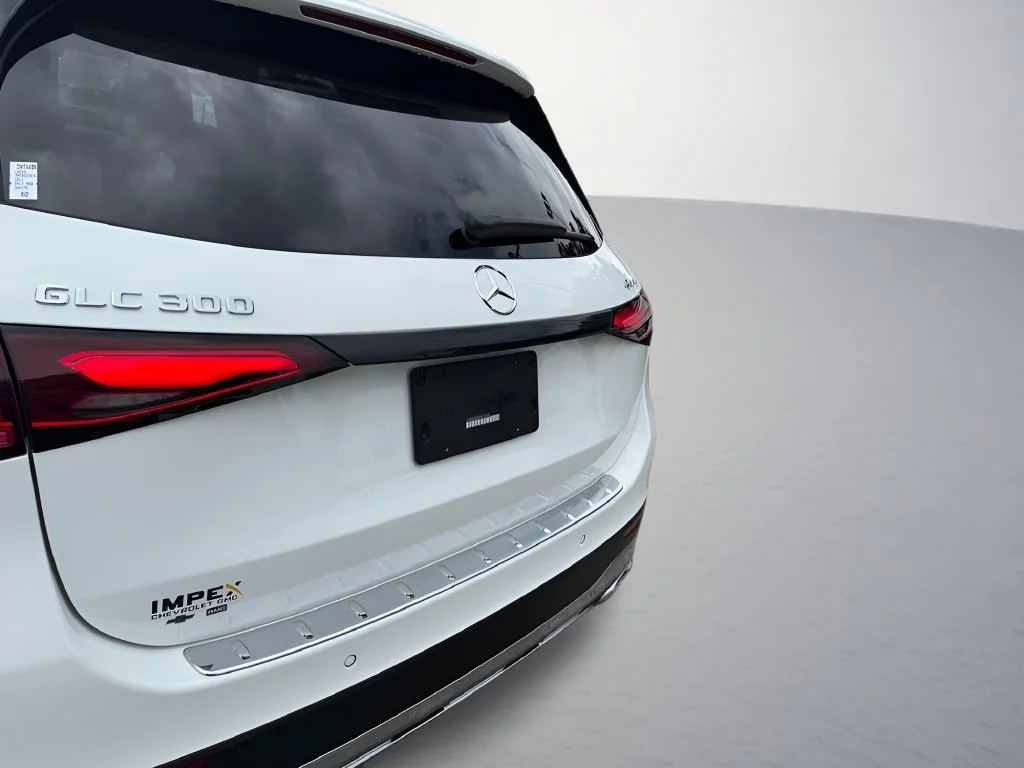 Used 2023 White Mercedes-Benz GLC 300 image 36