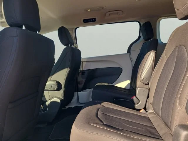 Used 2023 White Chrysler LX image 9
