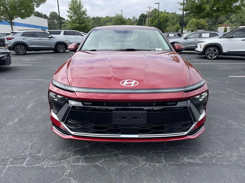 Used 2024 Red Hyundai SEL image 2