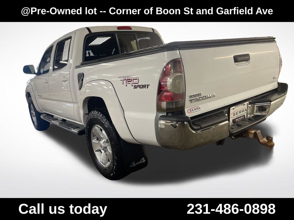 Used 2013 White Toyota Base image 3