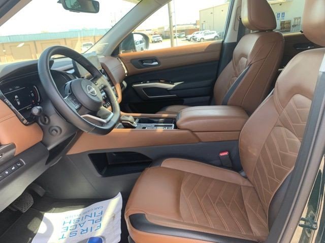 Used 2025 Black Nissan Platinum image 25