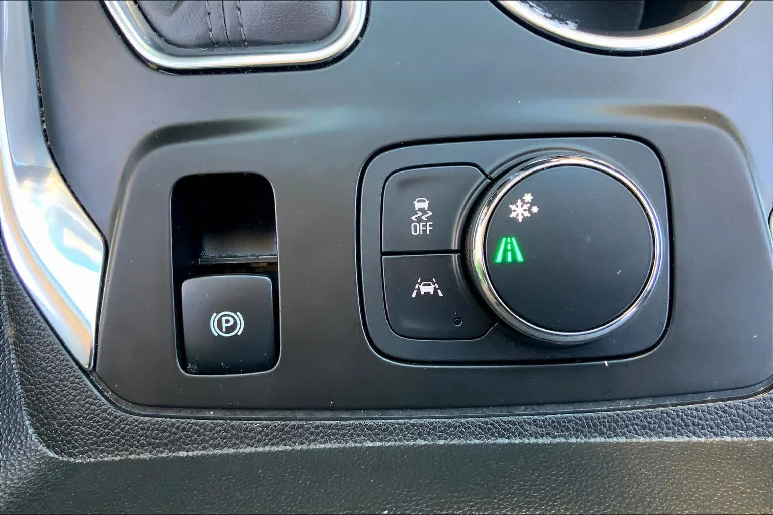 Used 2020 Graphite Metallic Chevrolet RS image 30