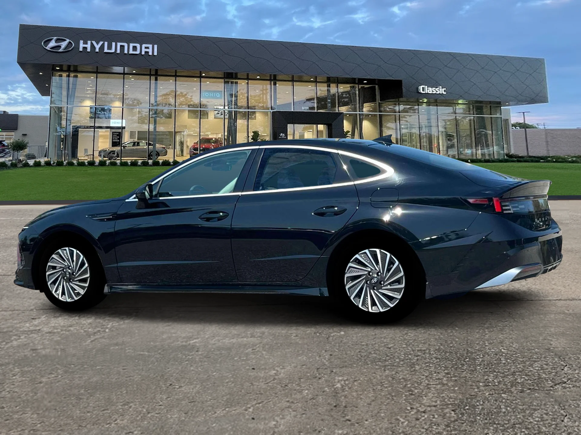 New 2025 Abyss Black Pearl Hyundai SEL image 4