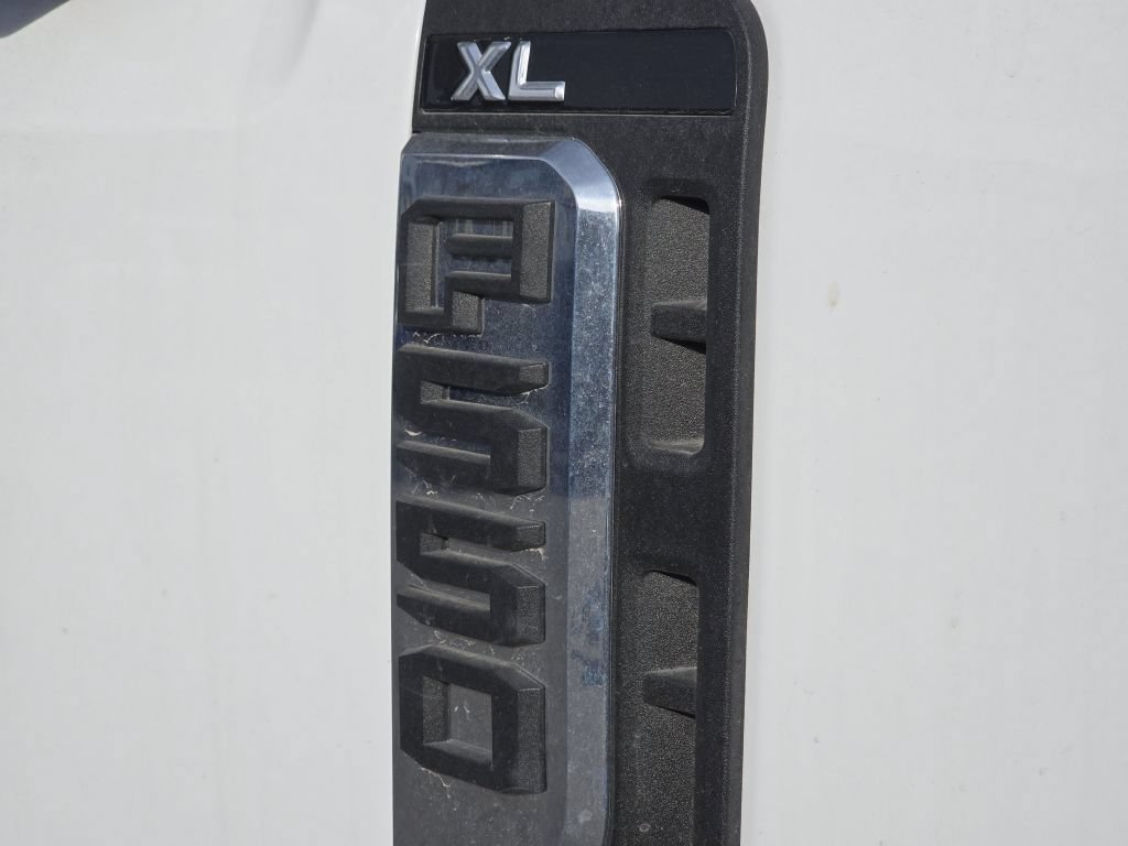 New 2025 Oxford White Ford XL image 26