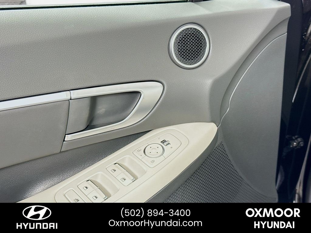 Used 2025 Abyss Black Hyundai SEL image 17